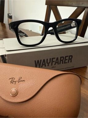 Ray-Ban Black Wayfarer Glasses with Brown Case